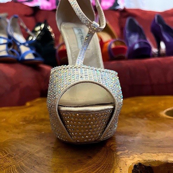 Gold Ankle T-Strap Open-Toe Steve Madden Stiletto Platforms - Picture 12 of 13